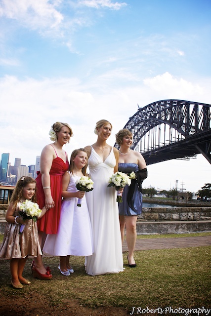 Bride with bridesmaids - wedding photography
